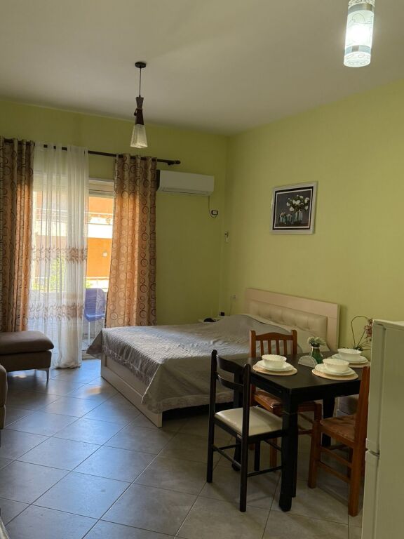 🏡 Jepet me qera garsoniere në Stacionin e Parë të Plazhit, Durrës