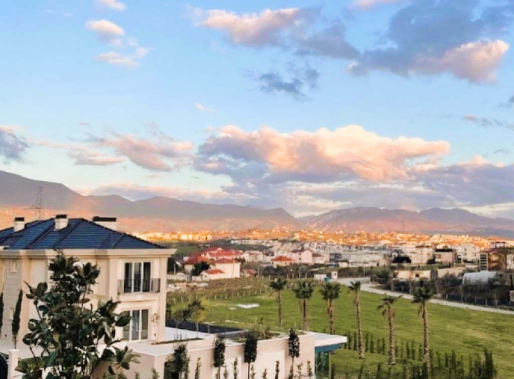 🏡Vilë Luksoze për Shitje me 2 Pishina ne Mjull Bathore, TEG🔥