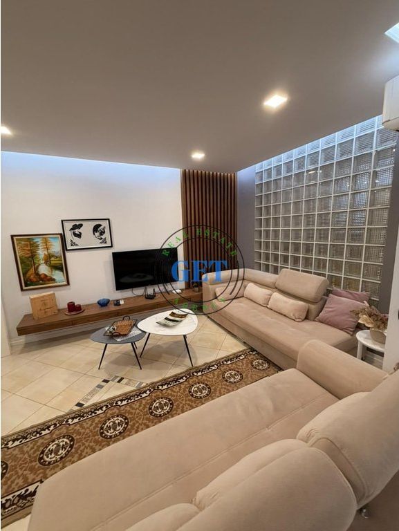 Jepet me qira Apartament 2+1+2, Pallati i Sportit, Durrës