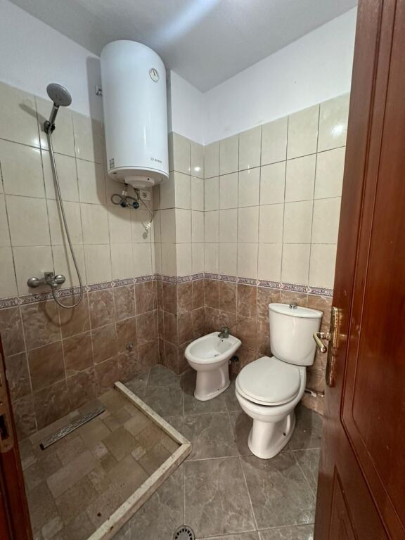 Jepet me qira apartament 2+1+2 në Astir