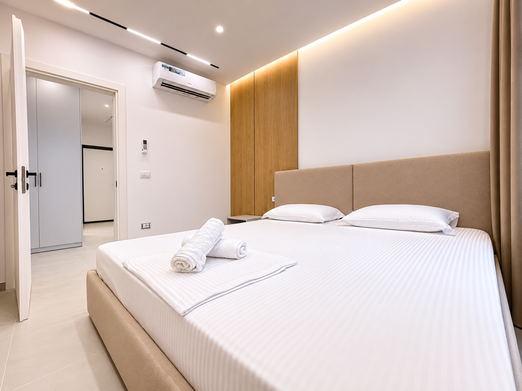 Shitet Apartament 2+1 i Mobiluar me Pamje Deti - Golem