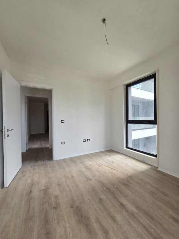 Shitet apartament tek Fusha Aviacionit