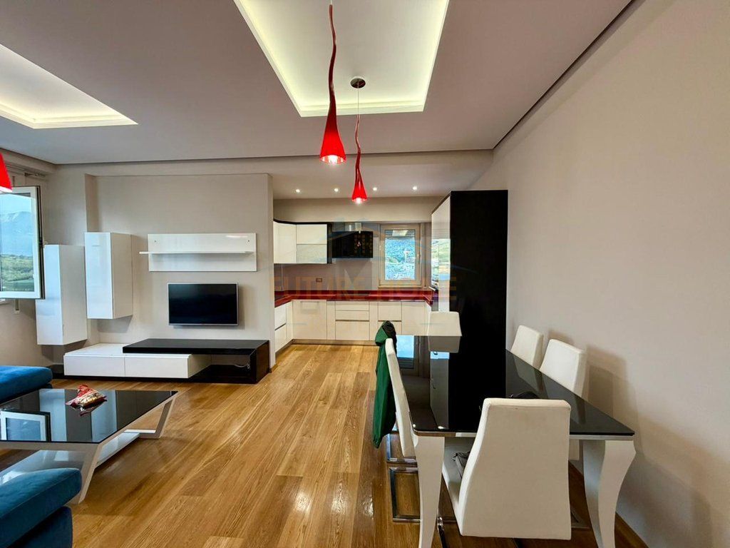 Shitet, Apartament 2+1+2 Ballkone ,Liqeni i Thate, Tirane