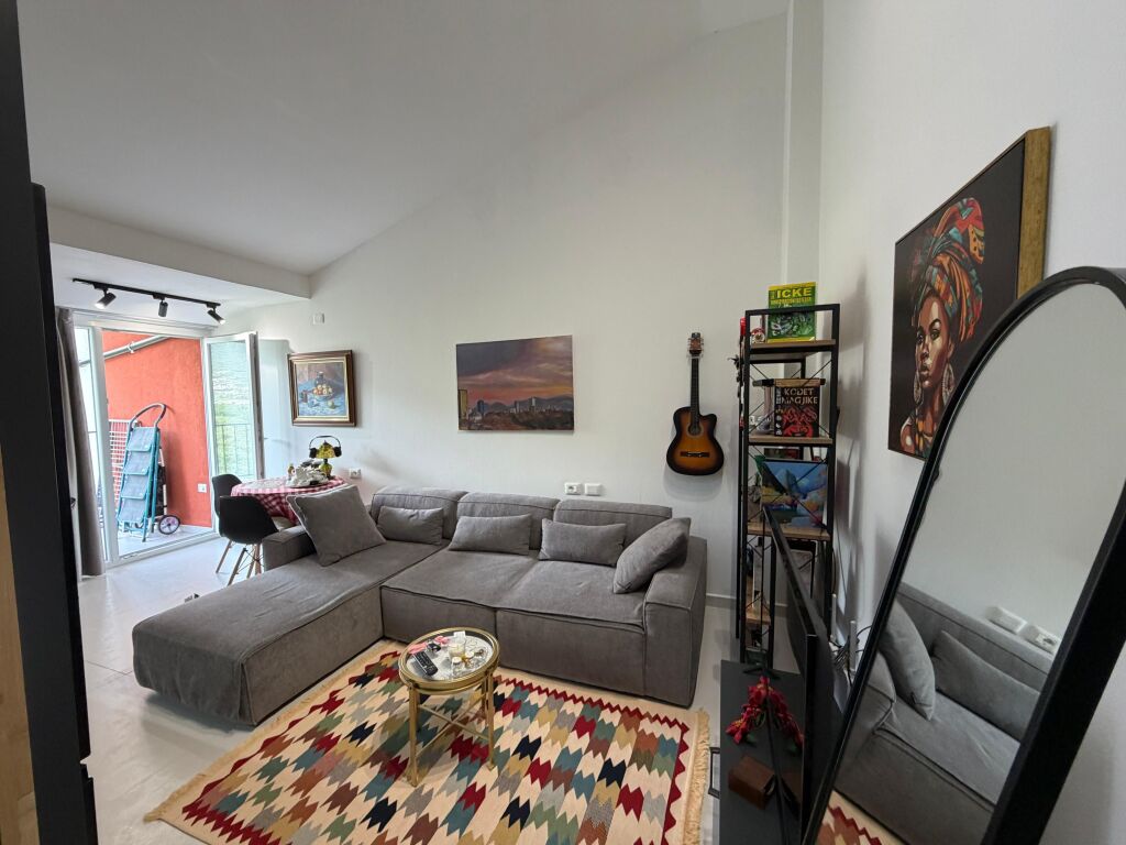 Shitet i mobiluar Super Apartamenti 1+1 📍Zona e Linzes. Rruga Baftjar Lici