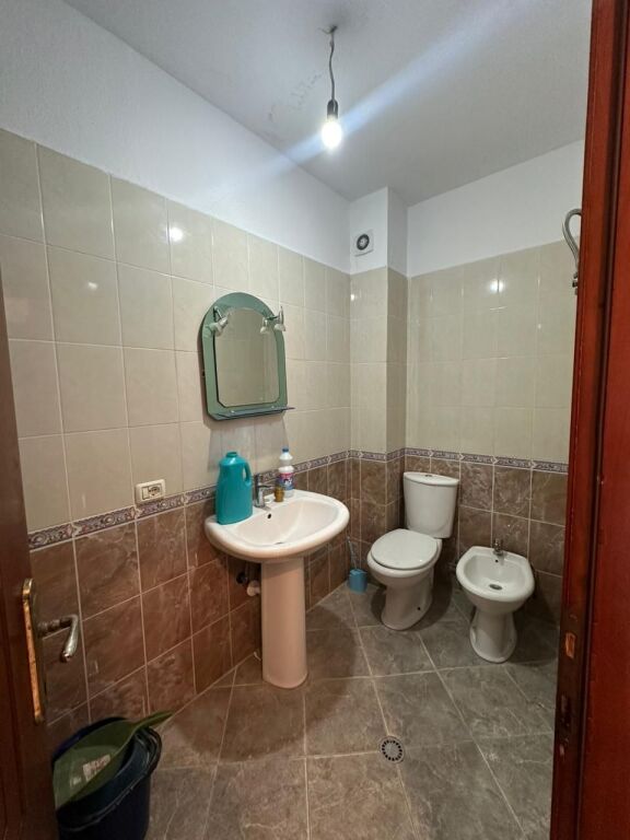 Jepet me qira apartament 2+1+2 në Astir