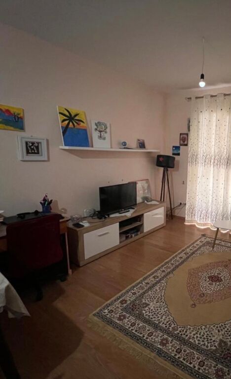 Apartament me qera 1-1 Astir