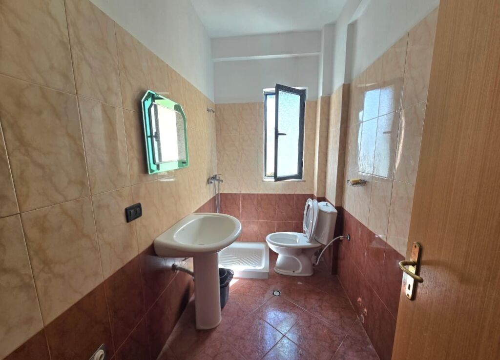 Apartament 1+1 Ne Shitje Prane Kompleksit Freskia Golem