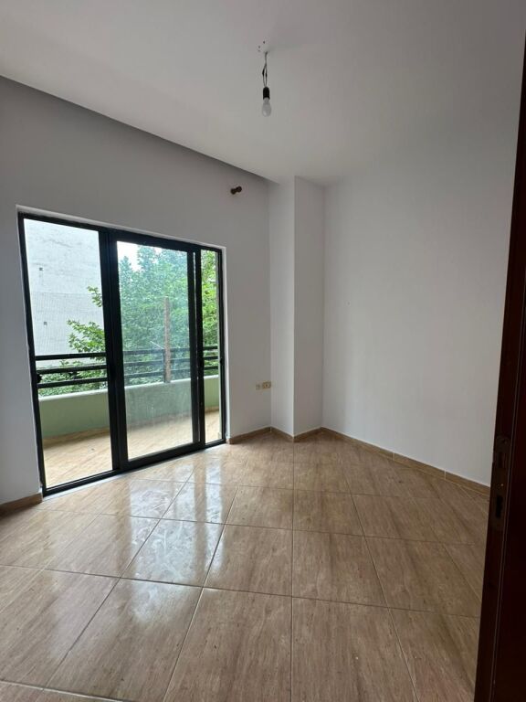 Jepet me qira apartament 2+1+2 në Astir