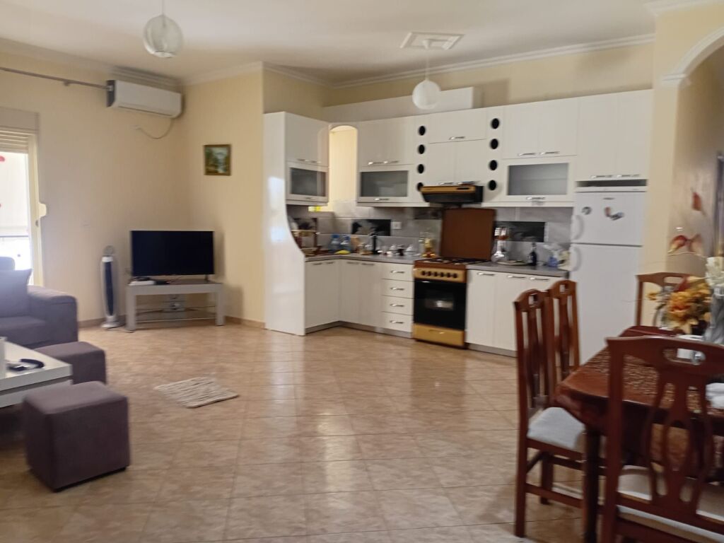 Apartament me qera
