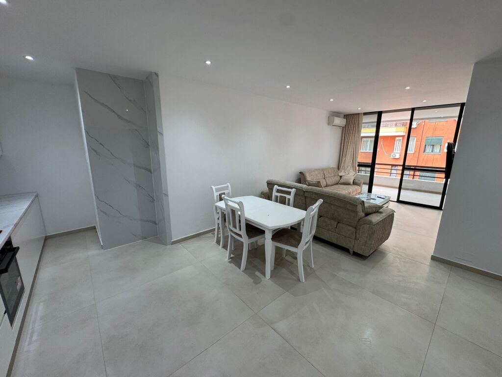🏡 Apartment 2+1+2 for rent 📍 21 Dhjetori, near Joena Supermarket  ▪️ Area: 115 m² ▪️ 5th floor with elevator ▪️ Layout: living room + kitchen, 2 bedrooms, 2 bathrooms ▪️ Spacious apartment suitable for family or couple  💶 Price: 850 euro/month
