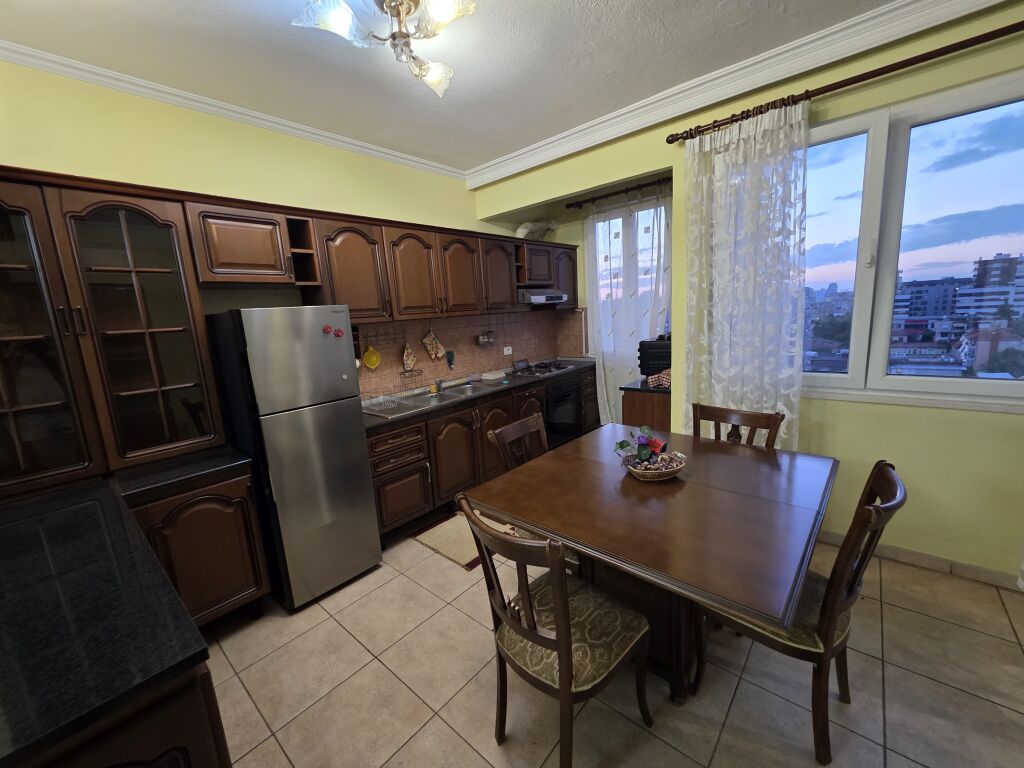 Pazari Ri Shitet Apartament 2+1+2