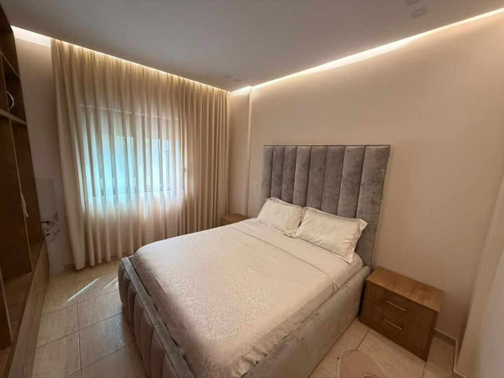 🏡 Apartament 1+1 me Qira në Shkëmbin e Kavajës – Vetëm 50 Metra nga Deti 🌊