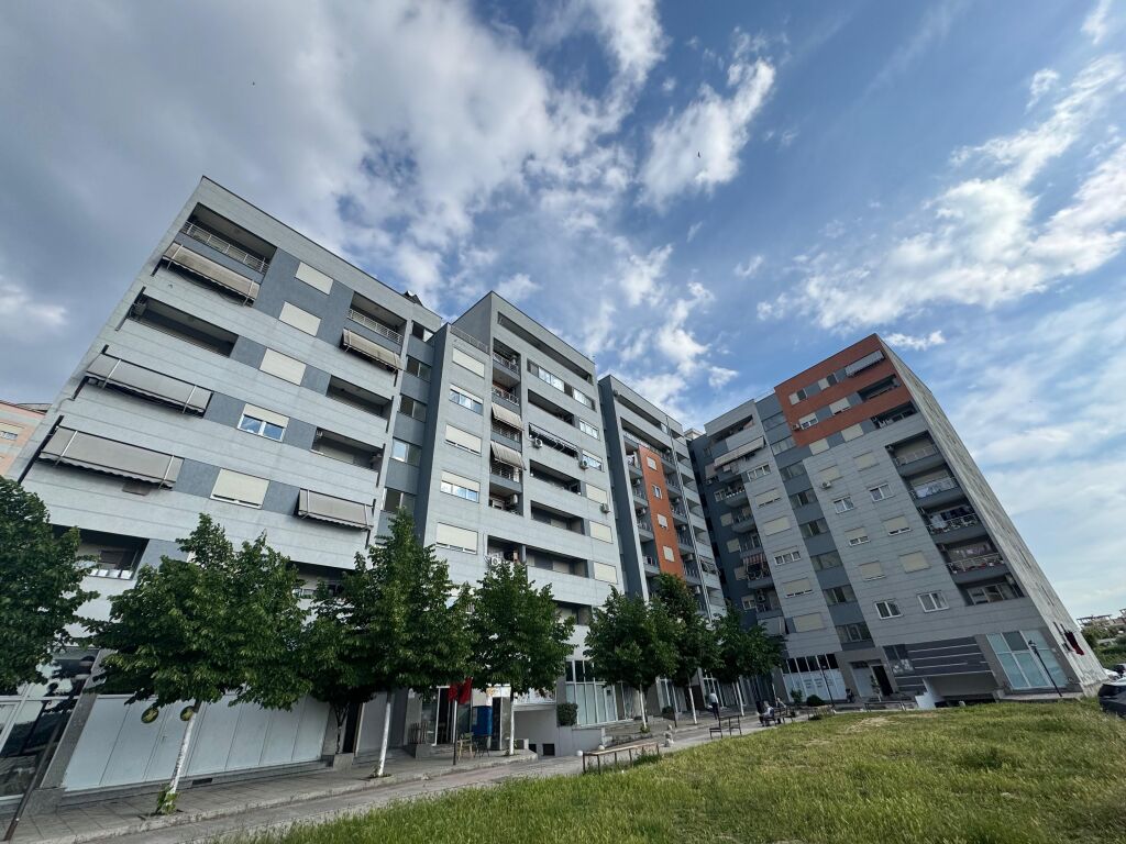 Apartament 2+1+2 për shitje