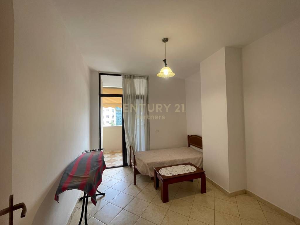 JEPET ME QIRA APARTAMENT 3+1+2 Rruga Panorama -Prane Don Bosko 700 €