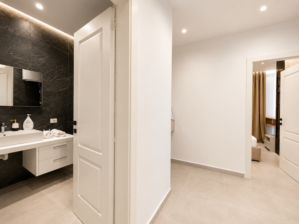 Shitet Apartament 2+1 i Mobiluar me Pamje Deti - Golem