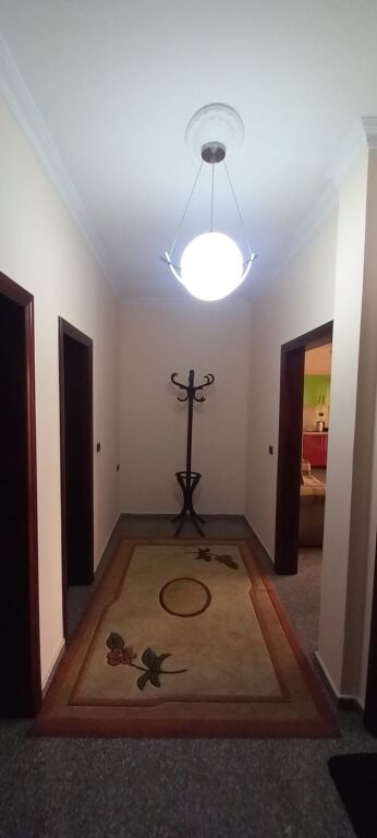 Apartament 2+1 per qera ne tek rrethi Shkoze !