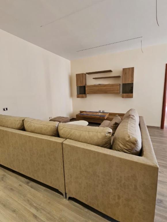 Jepet me Qira Apartament 3+1+2 – Bulevardi Zhan D’Ark