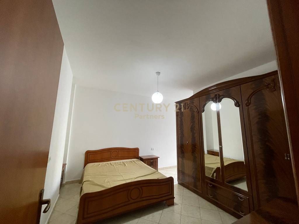 JEPET ME QIRA APARTAMENT 3+1+2 Rruga Panorama -Prane Don Bosko 700 €