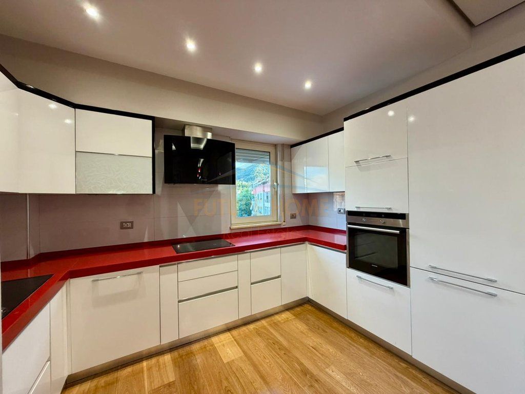 Shitet, Apartament 2+1+2 Ballkone ,Liqeni i Thate, Tirane