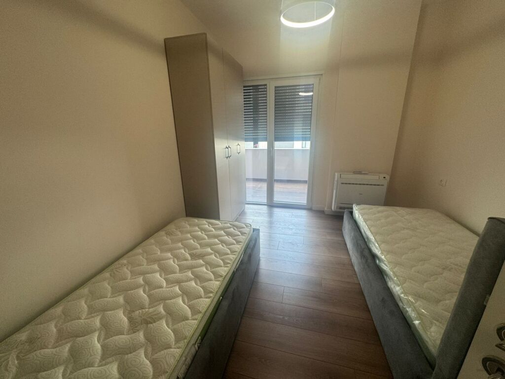 Apartament 2+1 per qera Shkoze !