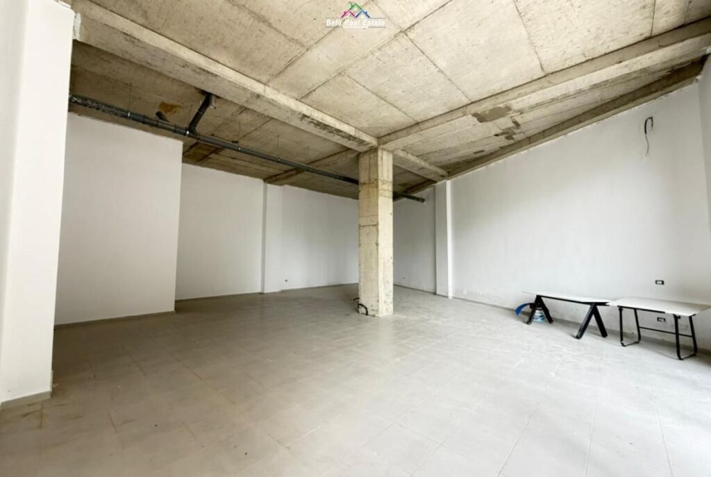 Negozio In Affitto Vicino Al Lago Secco (ID BD21912) Tirana