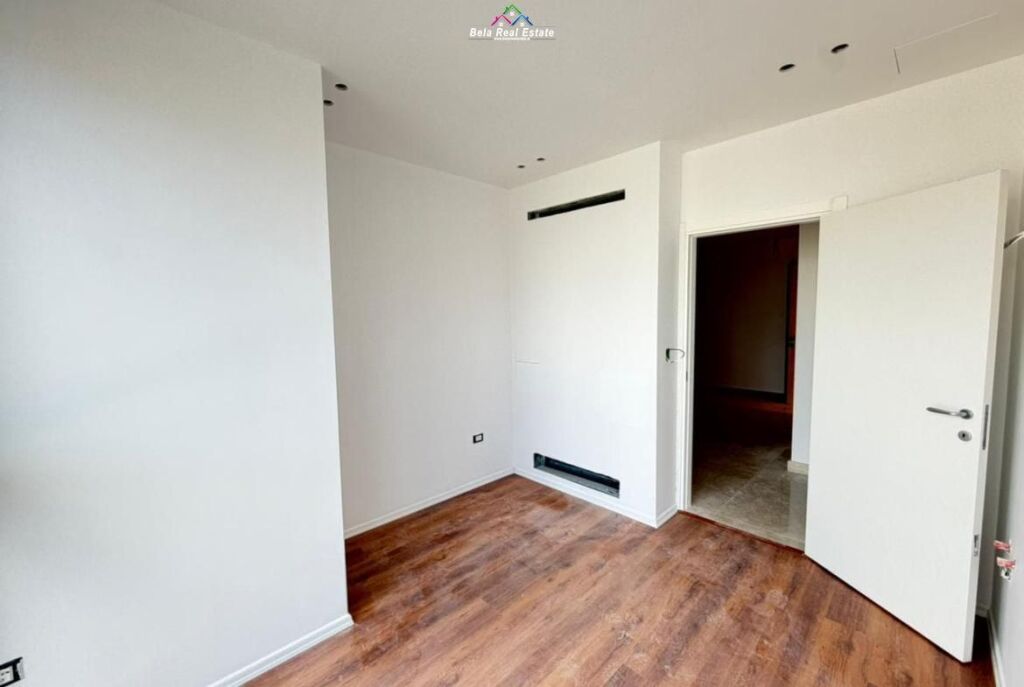 Ufficio In Affitto In Via Elbasan (ID BZ2971) Tirana