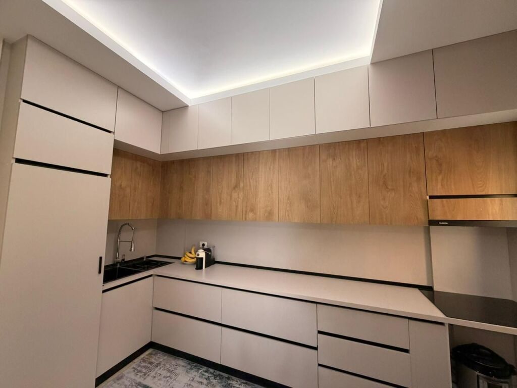 🏡 Apartament 1+1 me Qira në Shkëmbin e Kavajës – Vetëm 50 Metra nga Deti 🌊