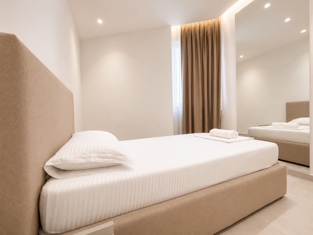 Shitet Apartament 2+1 i Mobiluar me Pamje Deti - Golem