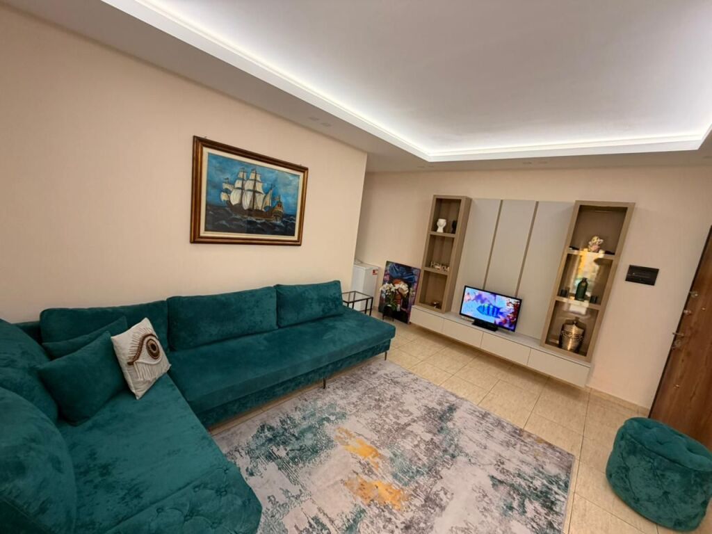 🏡 Apartament 1+1 me Qira në Shkëmbin e Kavajës – Vetëm 50 Metra nga Deti 🌊