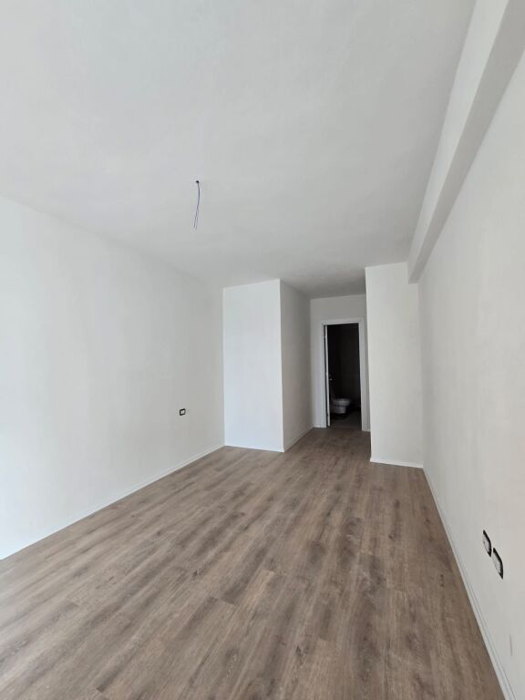 Shitet apartament tek Fusha Aviacionit