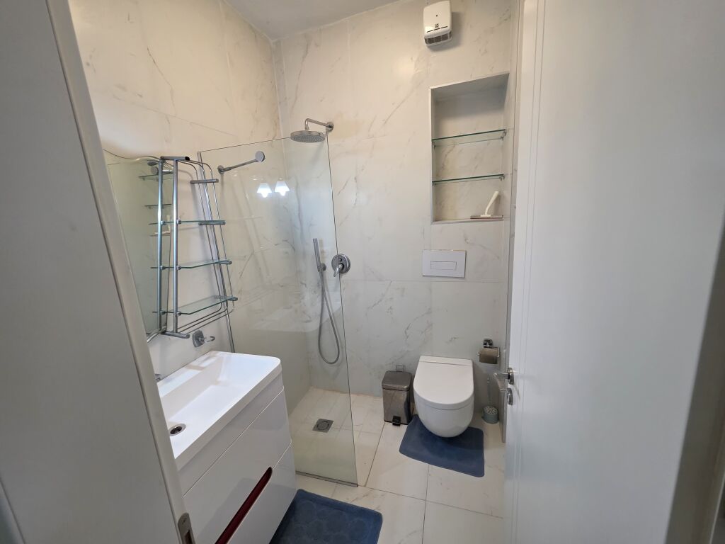 Pazari Ri Shitet Apartament 2+1+2