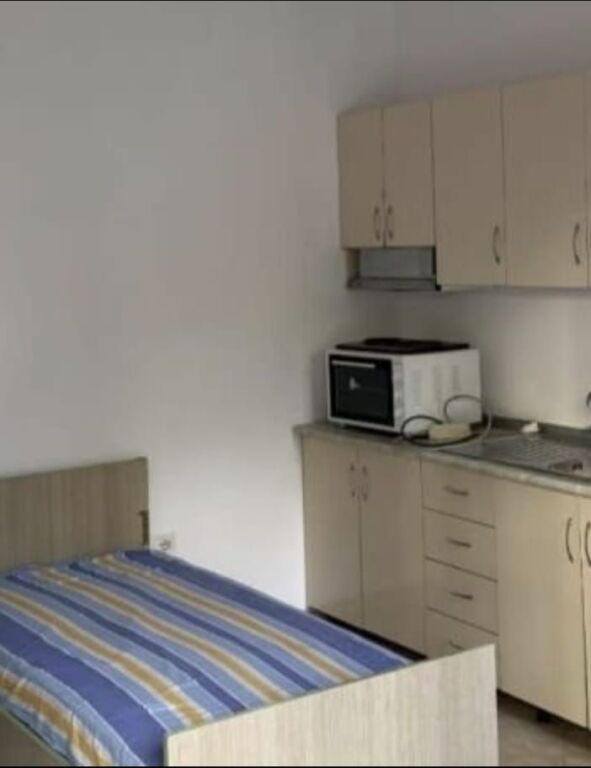 GARSIONERE 23000 LEKE.VILAT GJERMANE