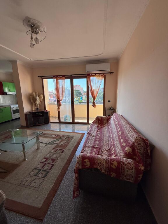 Apartament 2+1 per qera ne tek rrethi Shkoze !