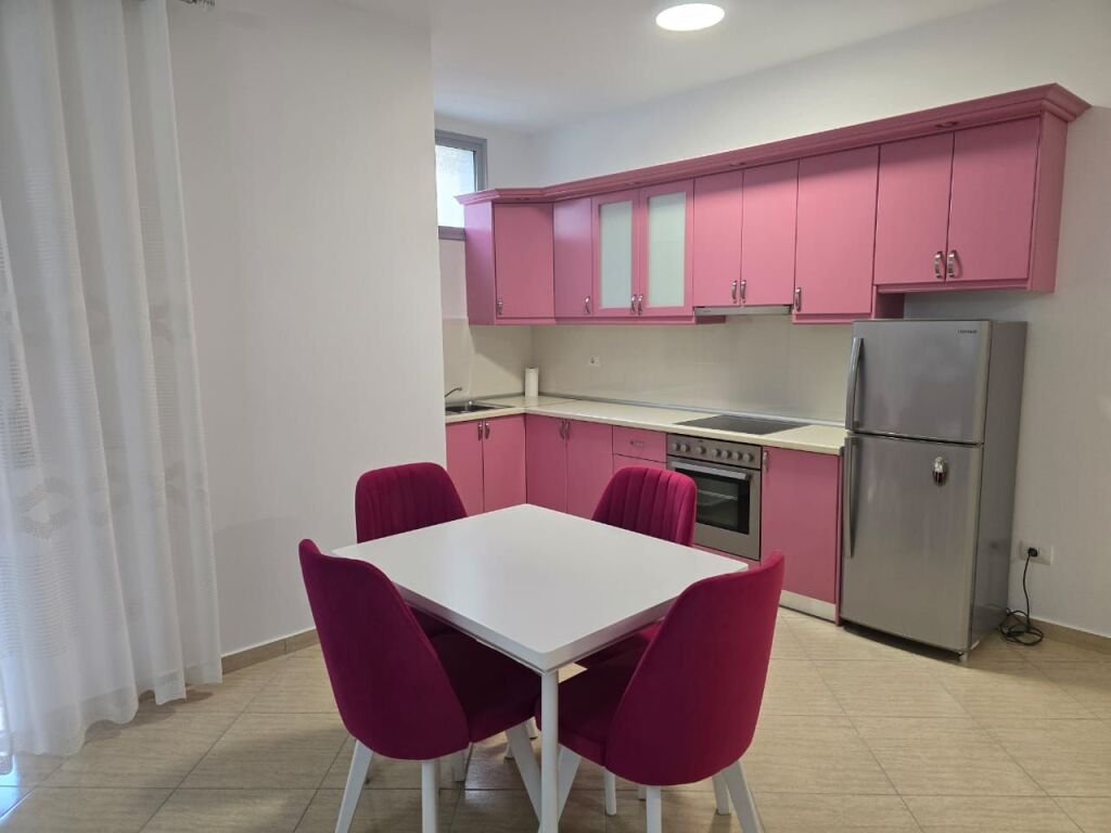 🏡✨ ME QIRA – Apartament 1+1 në Lungomare, Vlorë ✨🏡