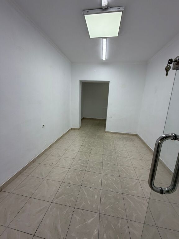 Rent | Ambjent Biznesi | Rruga Bardhyl | 400 €/month