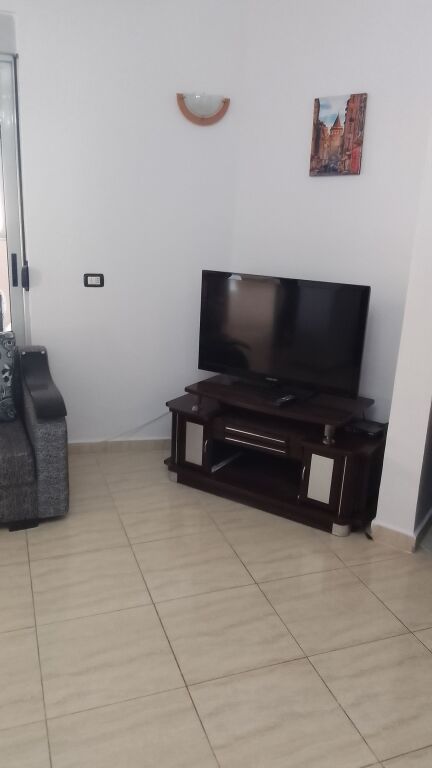 Apartment me qera, 2+1 tek Xhamlliku