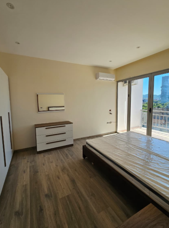 Jepet me Qira Apartament 3+1+2 – Bulevardi Zhan D’Ark