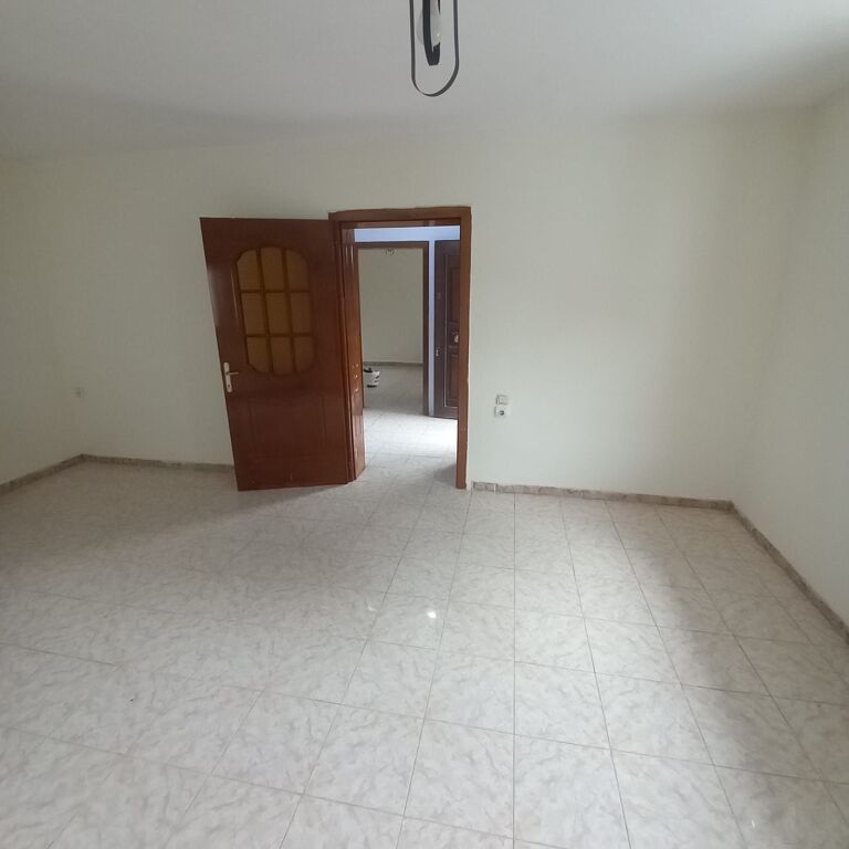 Affitto | Shtëpi private 2 + 1 | Kombinat | 260 €/mese