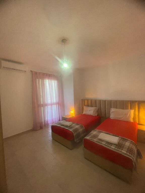 Jepet me Qira Apartment 2+1+2 tualete