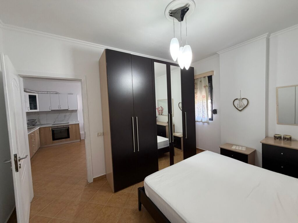 Jepet Apartament 1+1 me qira , 3 Milion e Gjyse leke ne vit