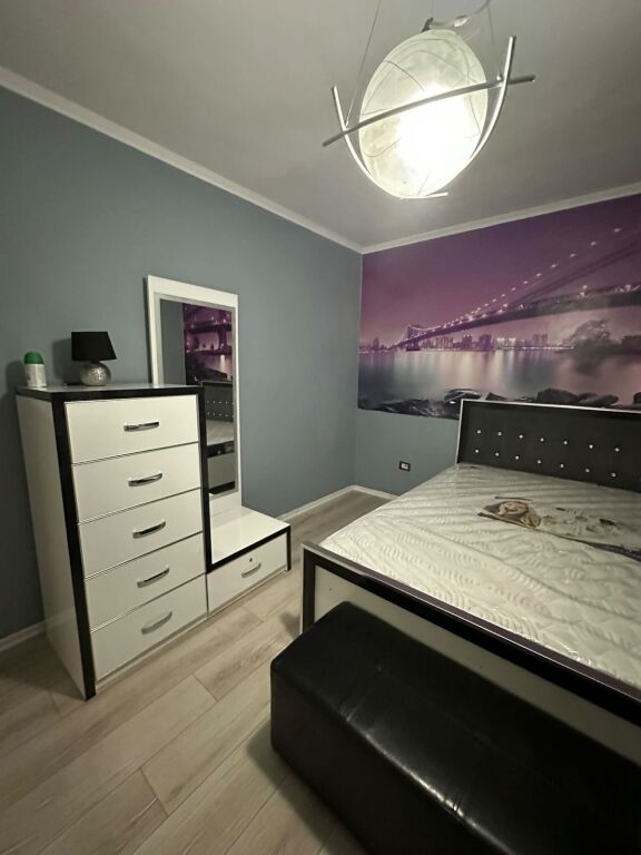 Jepet me qira apartamet 2+1 . Tek oxhaku,spitalet nene tereza, 450 mije lek ne muaj