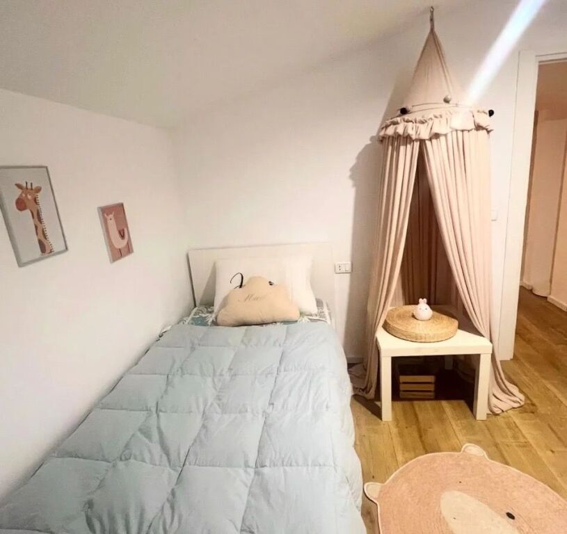 Jepet apartament Duplex luksoz  2+1+2 me qira tek Kodra e Diellit , Rruga Bill Klinton .