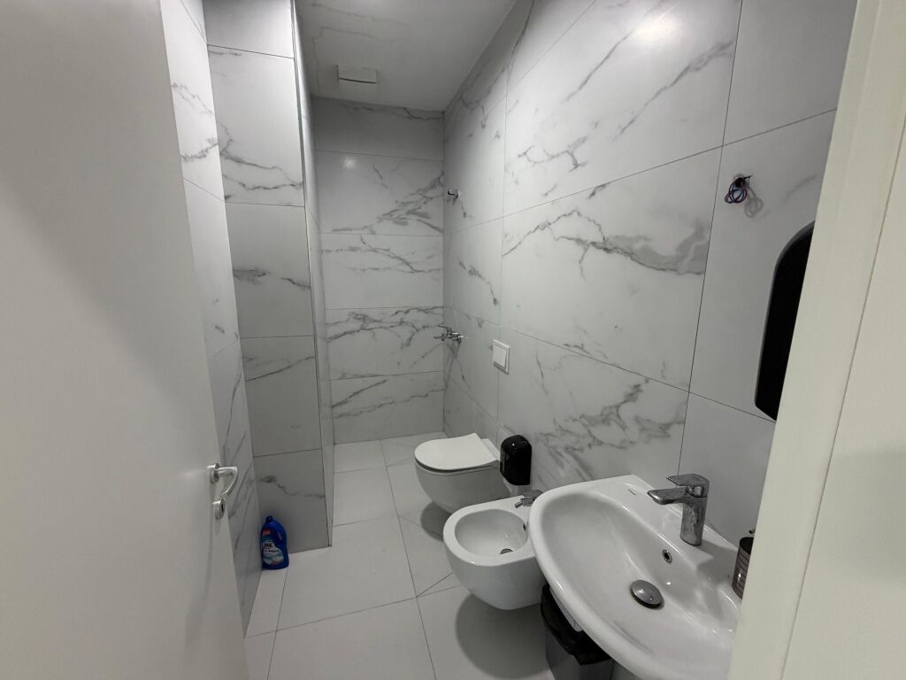 Super office 125m2 for rent at Garden Building, 21 Dhjetori