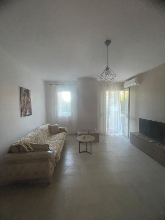 Jepet me Qira Apartment 2+1+2 tualete