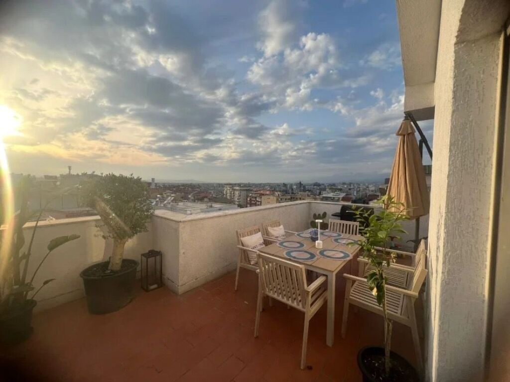 Jepet apartament Duplex luksoz  2+1+2 me qira tek Kodra e Diellit , Rruga Bill Klinton .