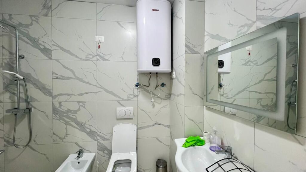ZYRE ME QERA: 2 Amb. Pune📍Lake View Res. (Rr. E Kosovareve) ||+1 P.Parkimi🅿️ - 1100€/Muaj - S.75m² || Biznese qe kerkojne imazh profesional