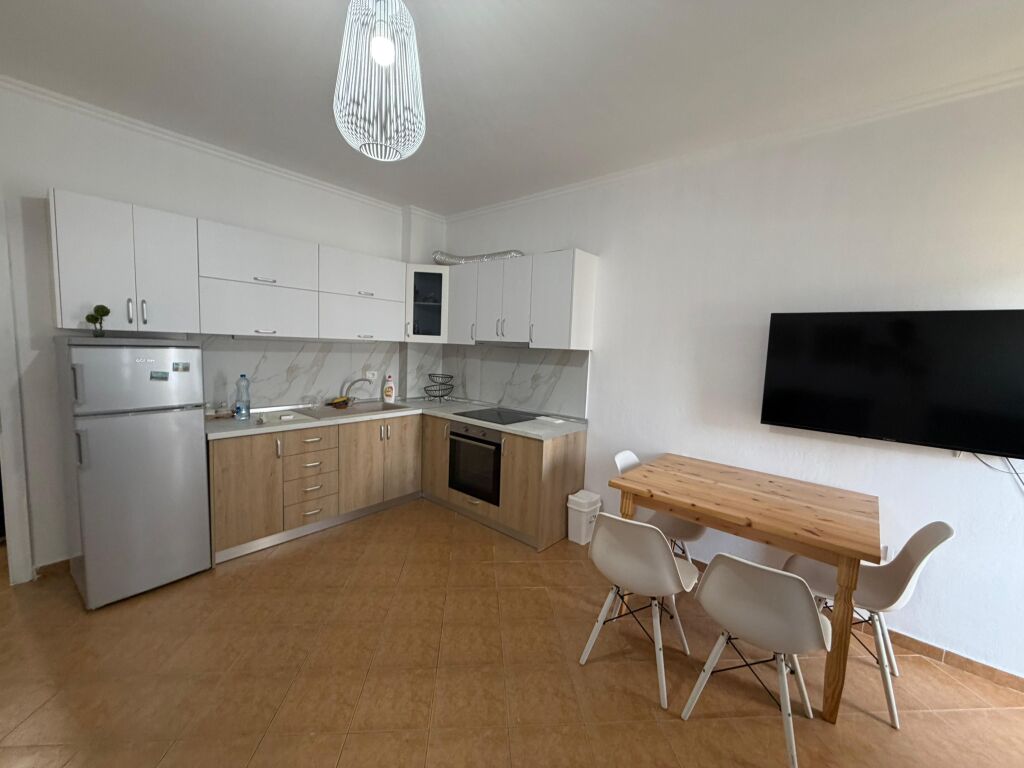 Jepet Apartament 1+1 me qira , 3 Milion e Gjyse leke ne vit