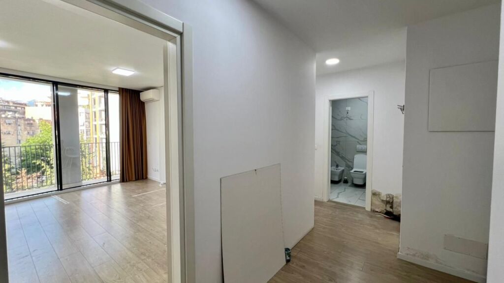 ZYRE ME QERA: 2 Amb. Pune📍Lake View Res. (Rr. E Kosovareve) ||+1 P.Parkimi🅿️ - 1100€/Muaj - S.75m² || Biznese qe kerkojne imazh profesional