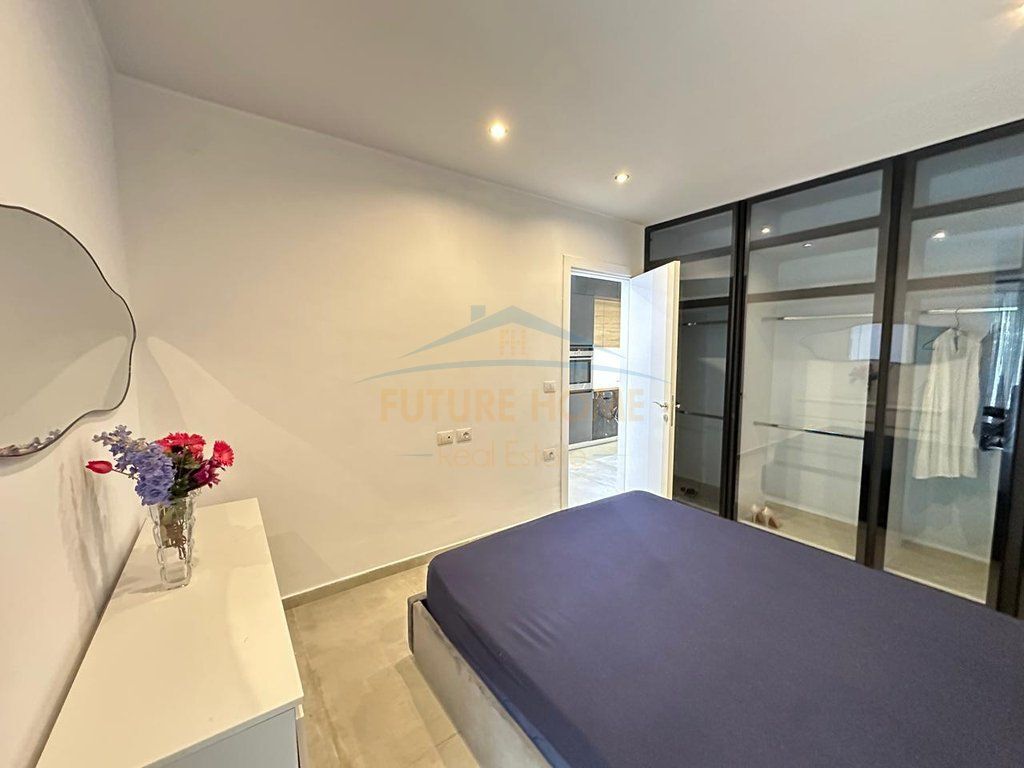 Shitet, Apartament 1+1+Verande , Kodra e Diellit, Tirane 160,000 €
