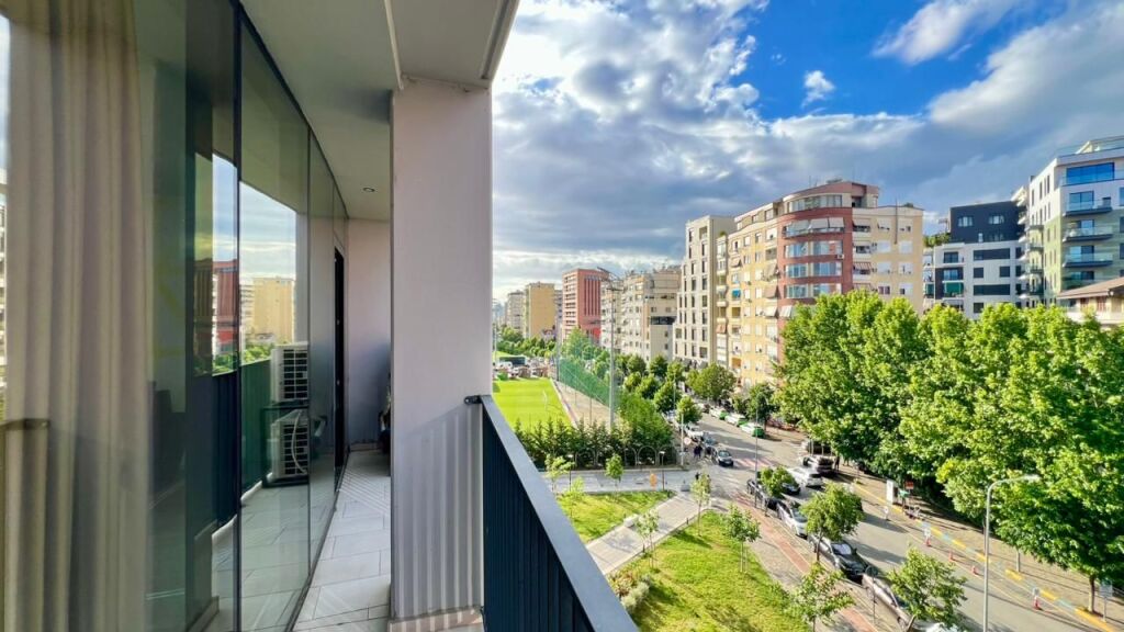 ZYRE ME QERA: 2 Amb. Pune📍Lake View Res. (Rr. E Kosovareve) ||+1 P.Parkimi🅿️ - 1100€/Muaj - S.75m² || Biznese qe kerkojne imazh profesional